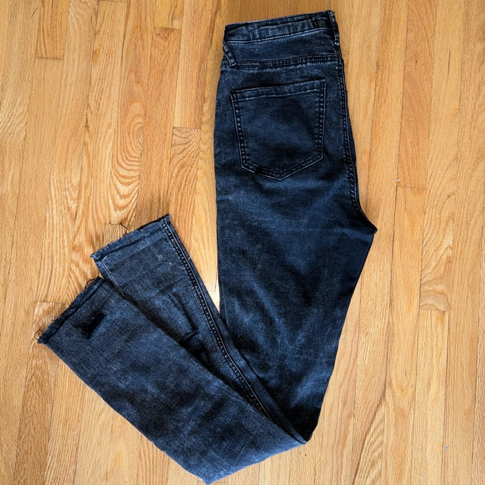 FOREVER 21 ripped jeans